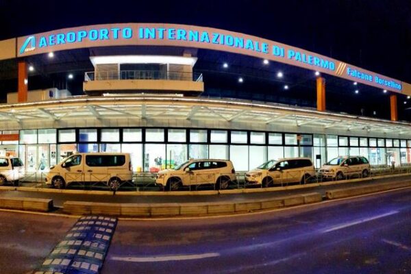 Palermo, rientra l’allarme bomba su volo da Pisa: tre aerei dirottati a Catania