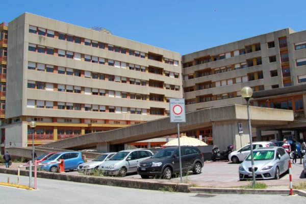 Messina, botte da orbi fra medici in ospedale: frattura allo zigomo, arriva la polizia