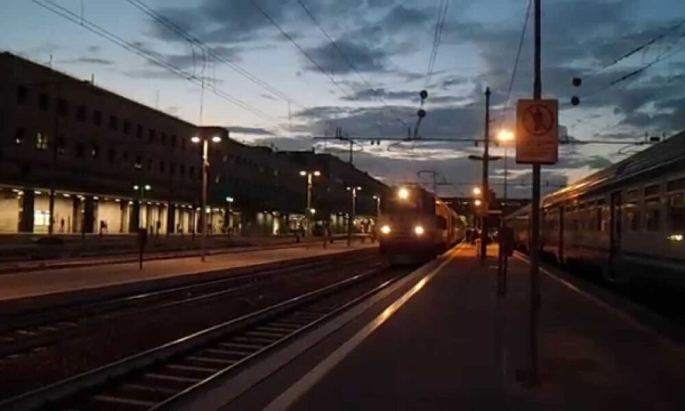 stazione notte treni