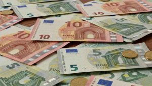 Banconote da 5 e 10 euro - foto (C)Teleone.it