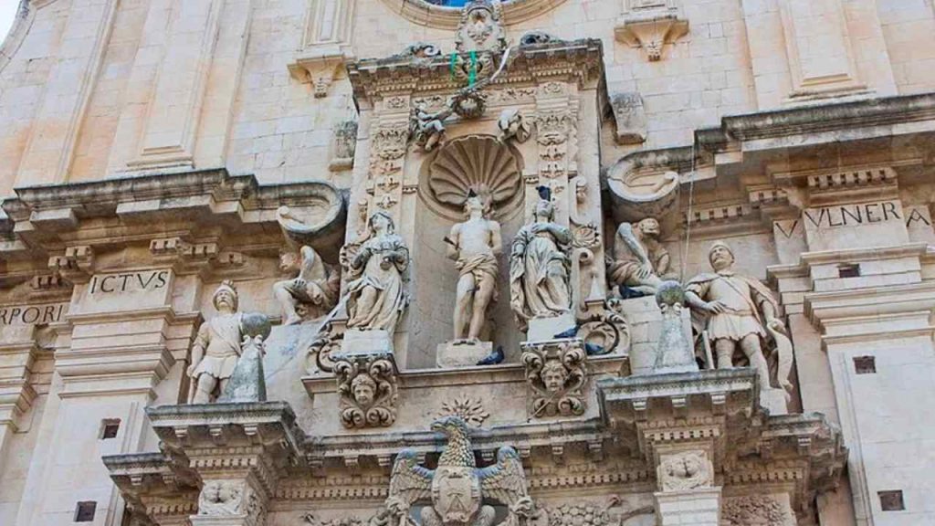 Chiesa in centro (foto Wikipedia) - teleone.it