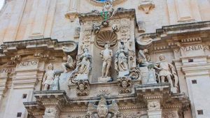 Chiesa in centro (foto Wikipedia) - teleone.it
