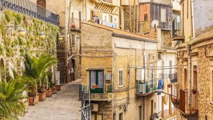 Edifici nella cittadina di Centuripe (foto esplorasicilia) - teleone.it