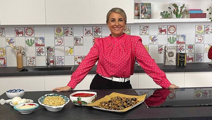 Giusi Battaglia al lavoro (foto fattitaliani) - teleone.it