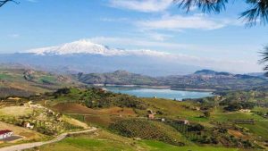 Il  "magico" lago nel cuore dell'isola (foto turytrip) - teleone.it