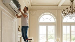 La pulizia del condizionatore - foto (C) Teleone.it