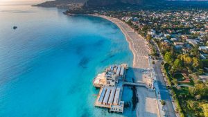 La spiaggia di Mondello vista dall'alto (foto fineartamerica) - teleone.it