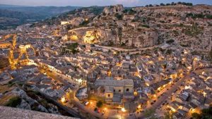 La splendida cittadina vista dall'alto (foto italyroute) - teleone.it