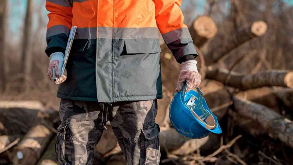 operatore della forestale (foto centrostudimas) - teleone.it