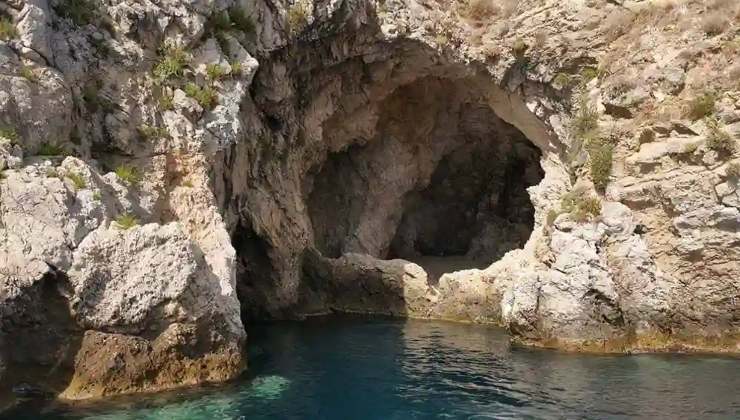 La grotta degli innamorati (foto turytrip) - teleone.it