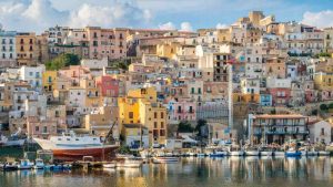 cittadina vista dal mare (foto cittadellolio) - teleone.it