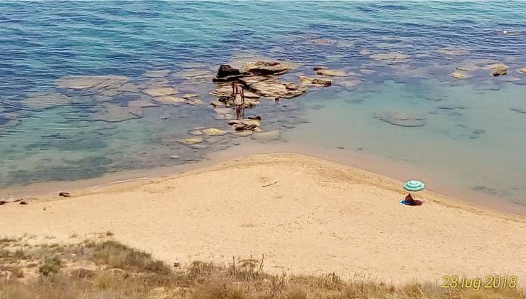 dettaglio della splendida spiaggia (foto holidaymenfi) - teleone.it