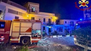 esplosione arenella vigili