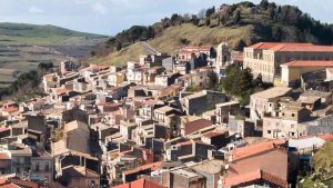 la cittadina siracusana vista dall'alto (foto italia.it) - teleone.it