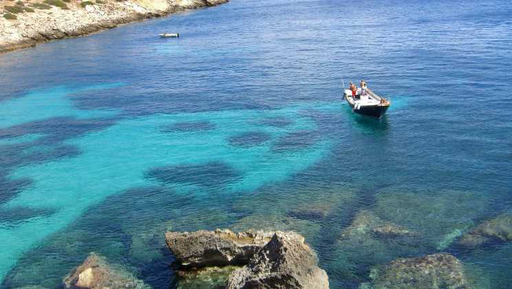 tanti i viaggi in barca (foto visitfavignana.net) - teleone.it