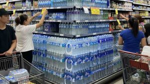 Acqua al supermercato - foto (C) Teleone.it